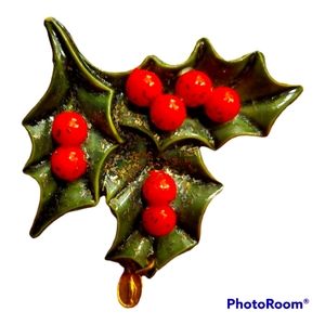 Sacred Heart Holly Pin